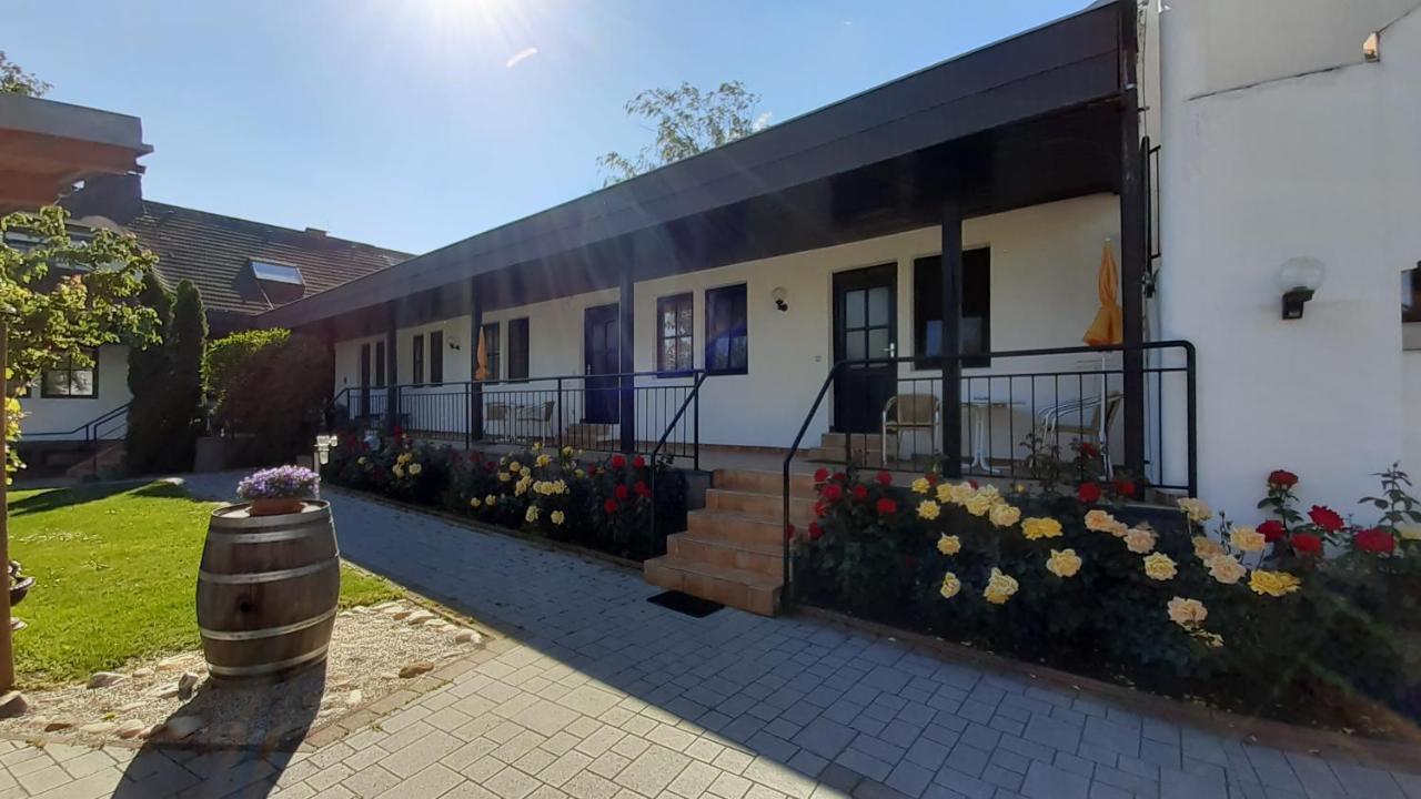 Ferienwohnungen & Weingut Kroiss Silvia Илмиц Екстериор снимка