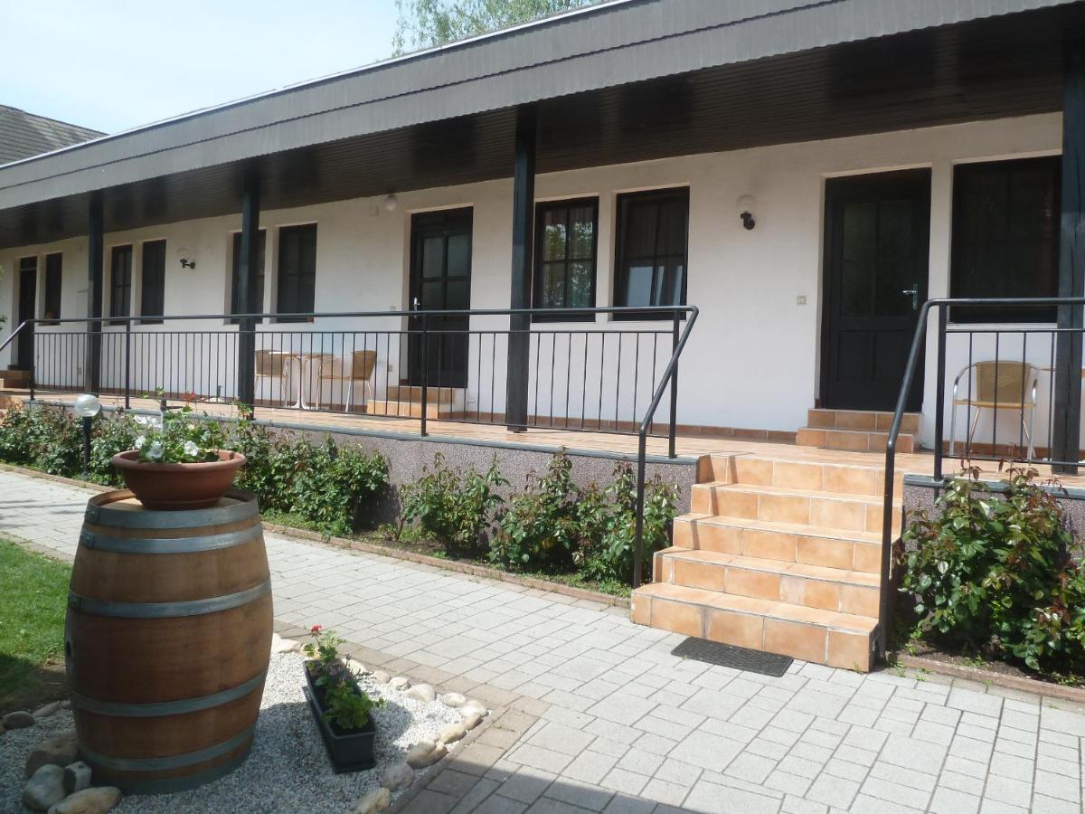 Ferienwohnungen & Weingut Kroiss Silvia Илмиц Екстериор снимка